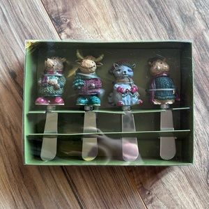 St. Nicholas Square - Set of 4 Spreaders - new in packaging